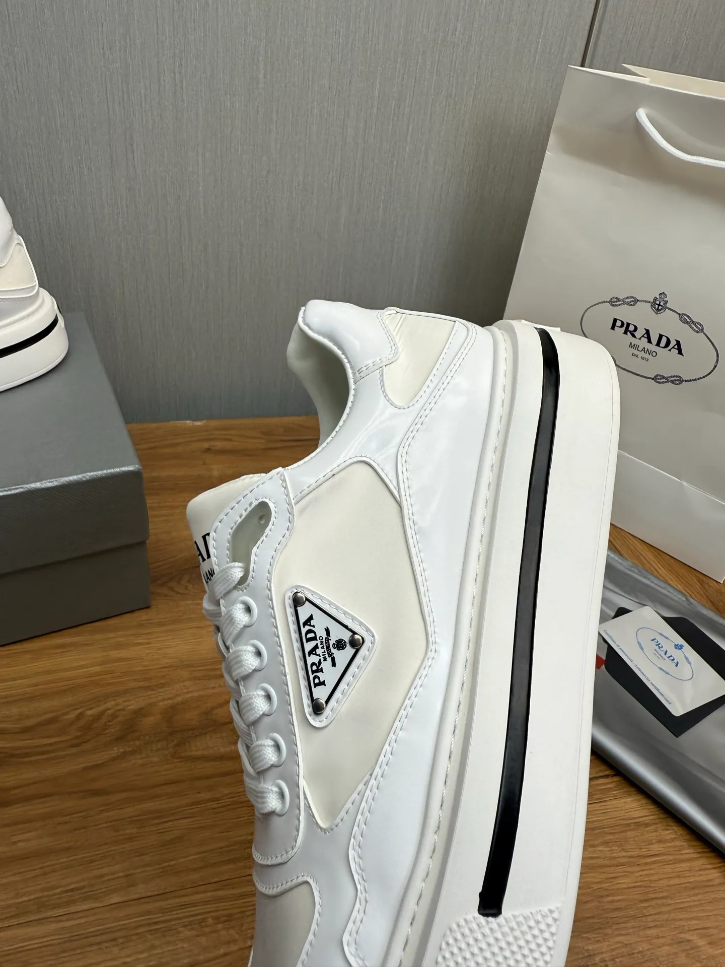 Men's shoes 💰580💰 [PRADA] Hot-selling men's shoes shipped 👏Official website synchronized ⬆️ Original cowhide fabric + cowhide lining, cowhide feet 🐮 1:1 shipment ✔️Original original sole, 38-45 (45. Customized, non-refundable)